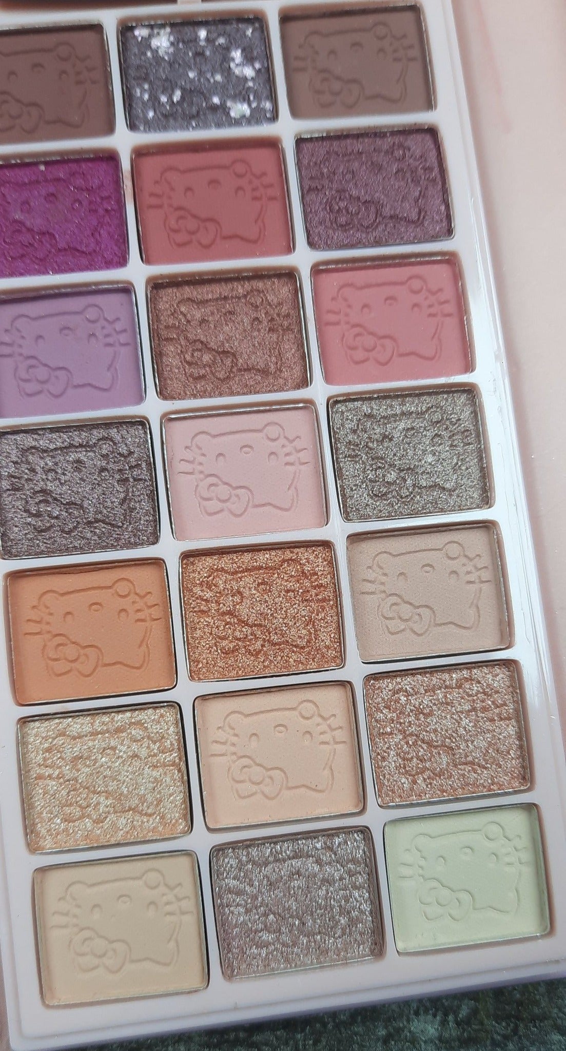 MISS VANESSA HELLO KITTY PINKY PALETTE