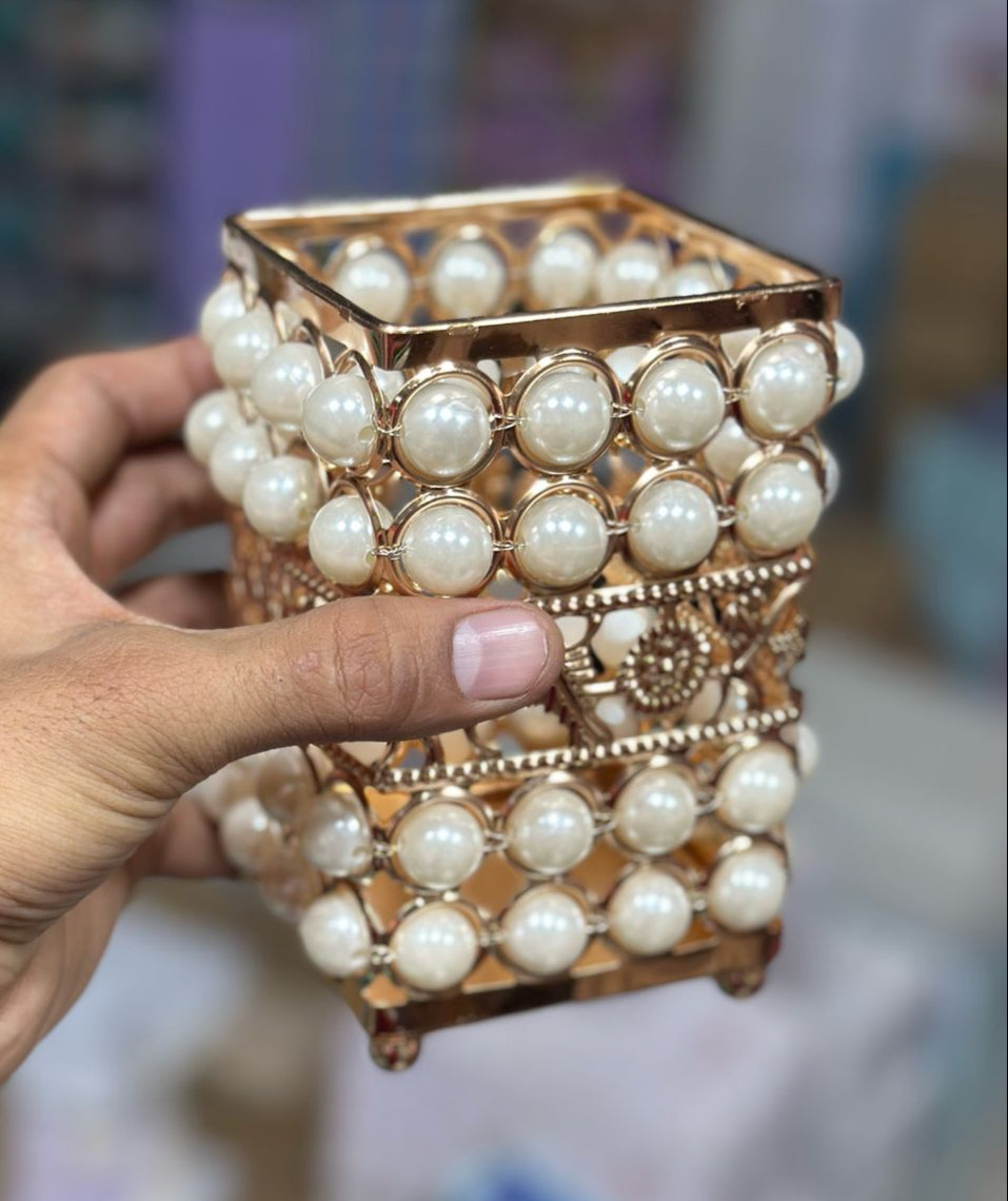 Pearls Brush Holder