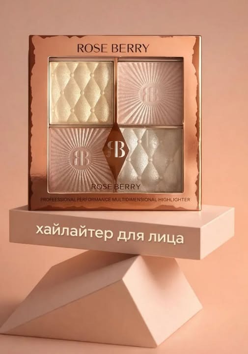 Rose Berry four-pan highlighter palette in a rose gold compact, displayed on a matching pink geometric pedestal with Russian text 'хайлайтер для лица' (highlighter for face).