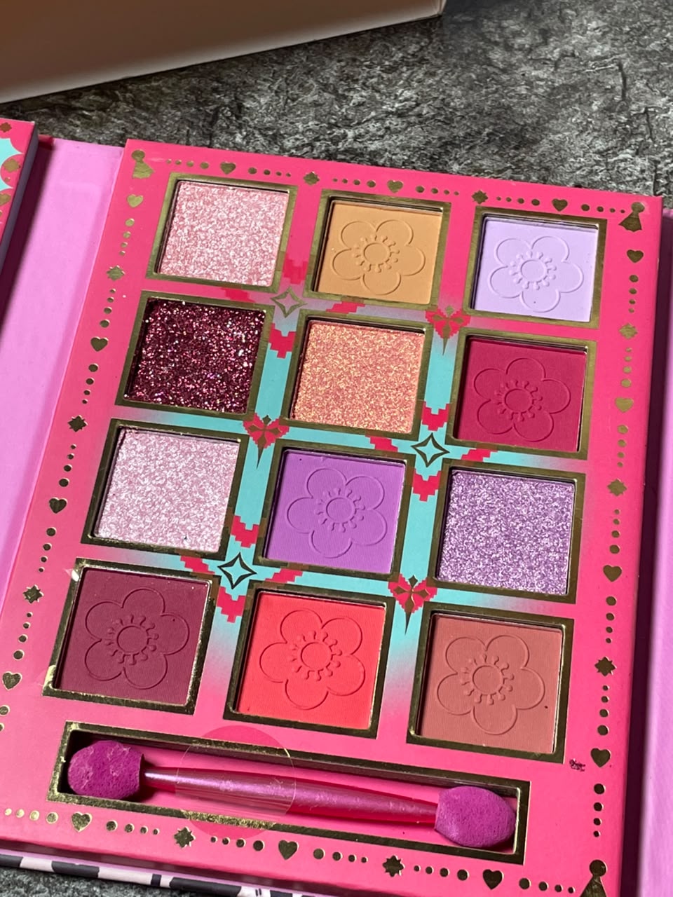 KEVIN & COCO 4 FOLDING PALETTE ONLY 1PC