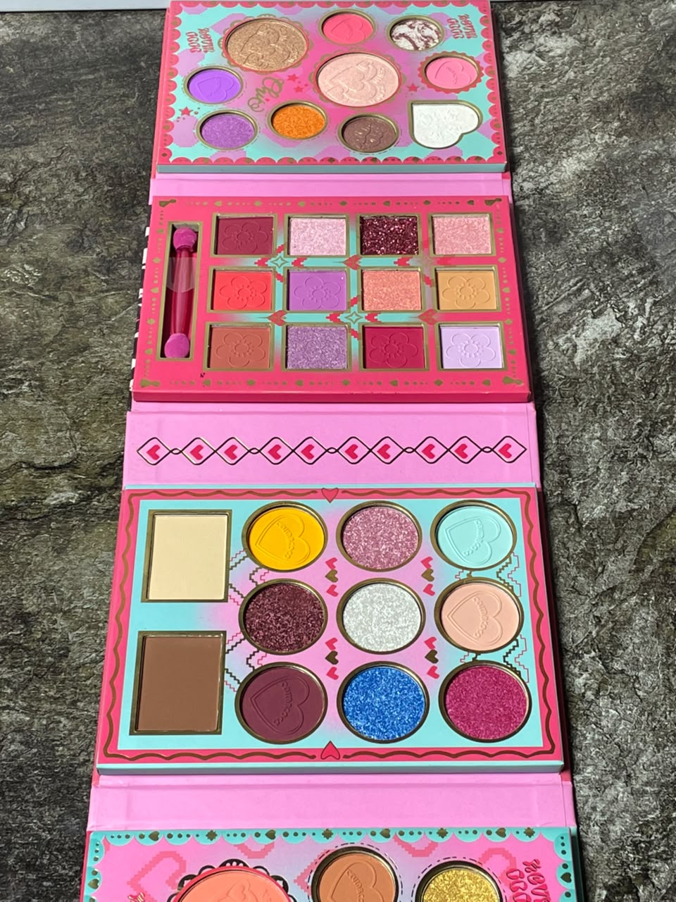 KEVIN & COCO 4 FOLDING PALETTE ONLY 1PC