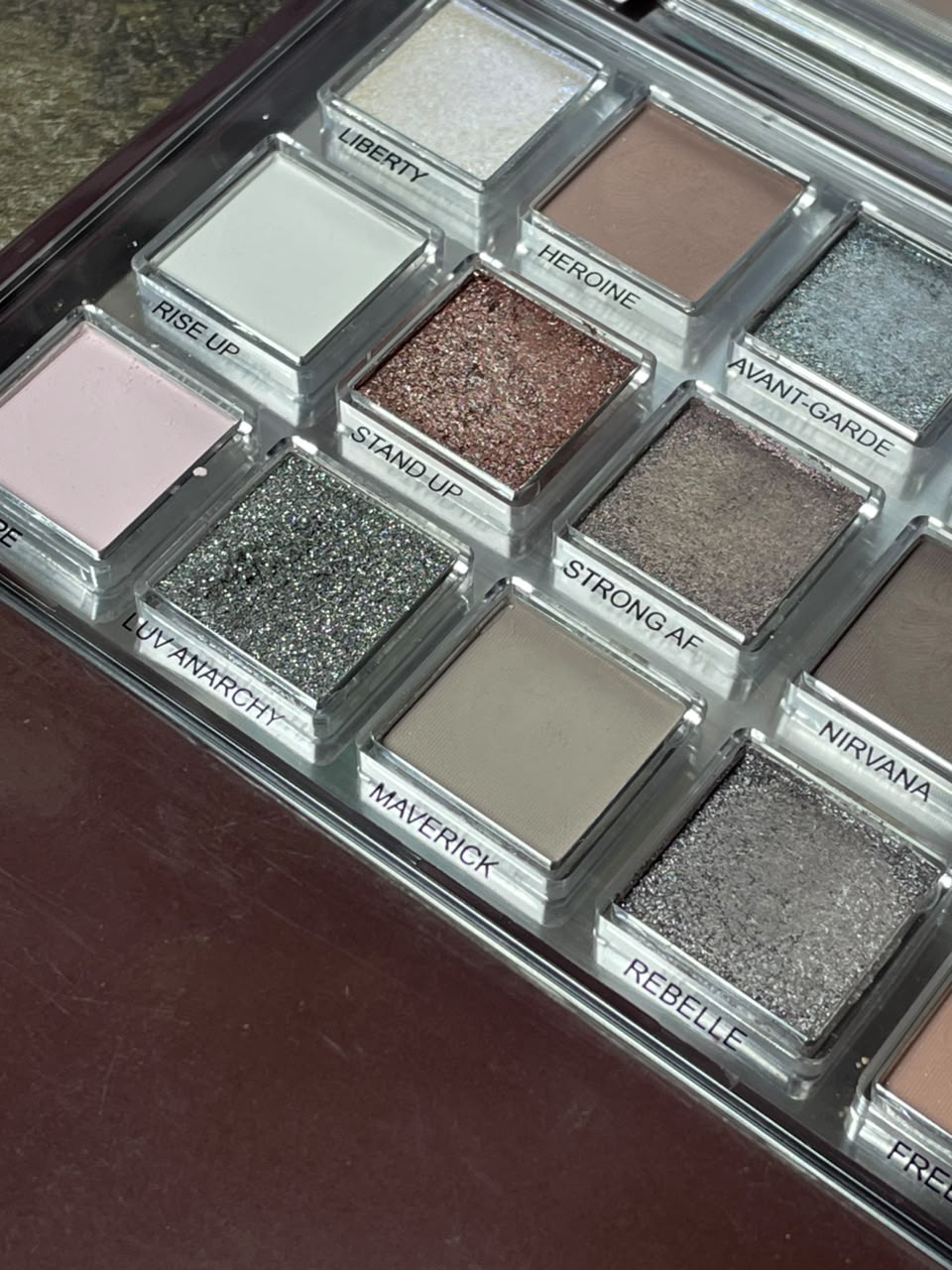 HUDA MOJI PALETTE ONE TIME SWATCH ONLY 1PC