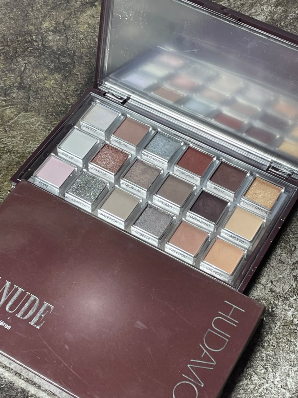 HUDA MOJI PALETTE ONE TIME SWATCH ONLY 1PC
