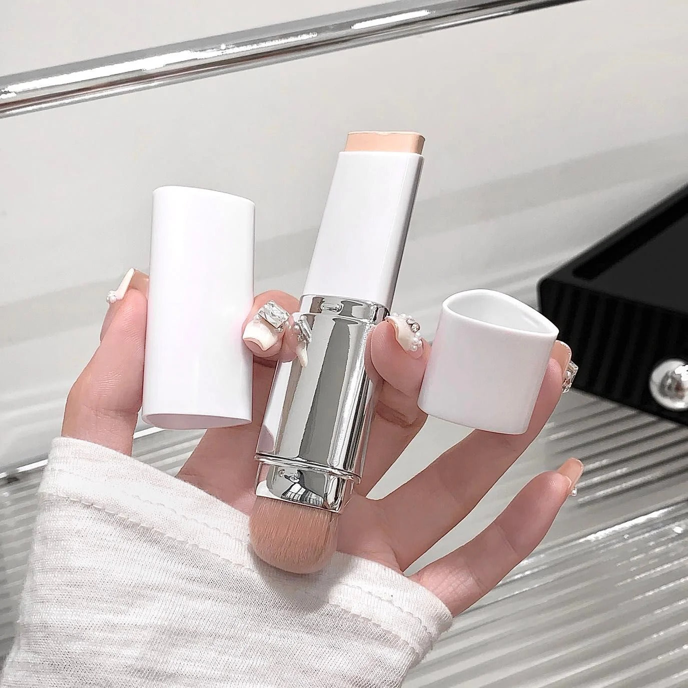 kakashow stick fwith brush 
foundation