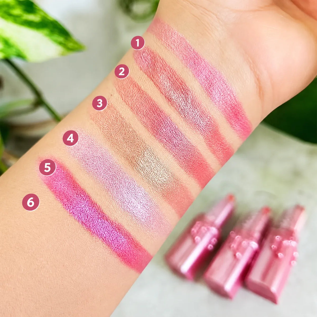 Moccallure Color Magic Dual-Tone Glitter Lipstick